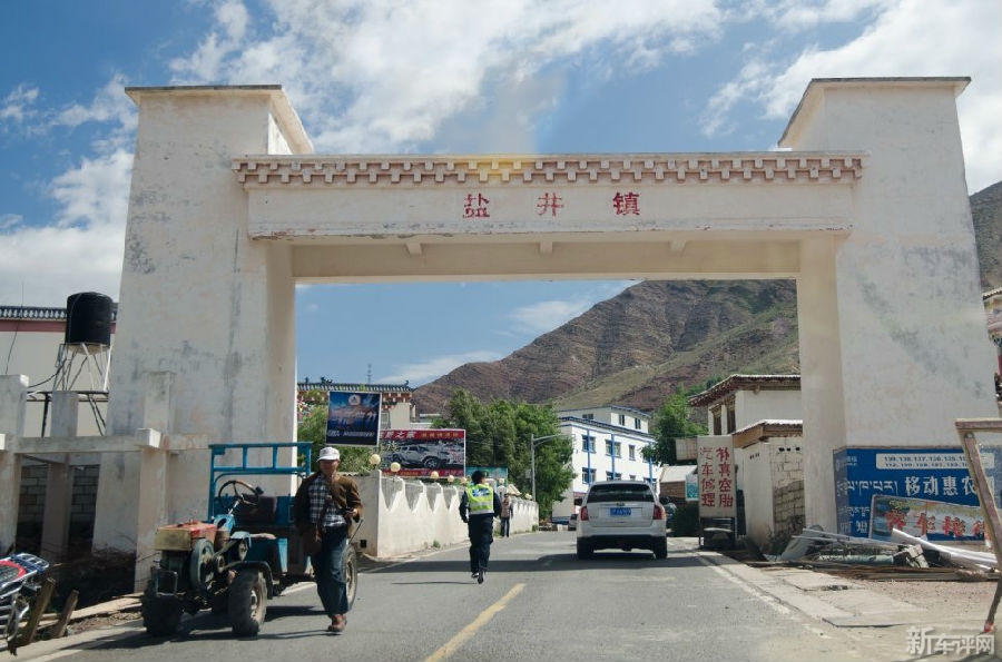 旅途小景27:盐井镇,进入西藏的第一个小镇,以古老的制盐方法而著名