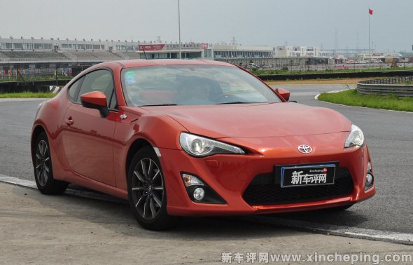 丰田86和斯巴鲁brz高清图片
