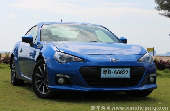 丰田86和斯巴鲁brz高清图片