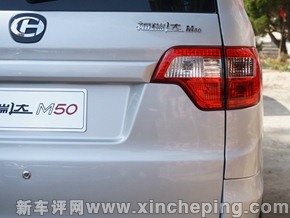 灯泡. 尾门设计轻巧,女士也可以单手实现开关,开关尾门的便高清图片