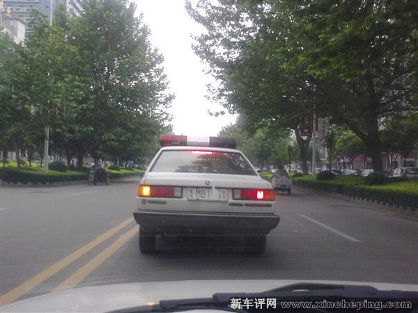 普桑警车——不知交警逮住罚款不?