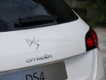 DS被作为独立品牌运营，但车身标识还是揭示了它归属于雪铁龙。