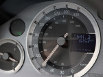 由于指针0点位的设计与其它车不同，Virage在正常的速度下，时速表指针似乎总在下半区徘徊，似乎表示自己是一头被困住的猛兽。