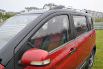 相比欧力威的“悬浮车顶”设计，欧力威X6连车顶都涂成了黑色。