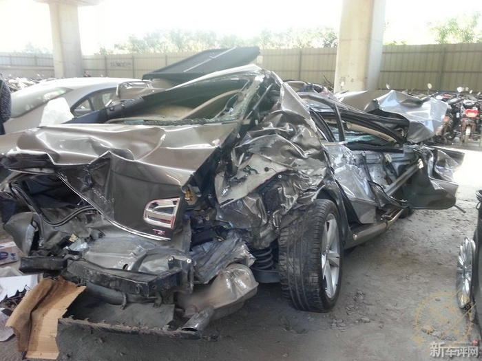 事故发生在11/08,人没问题,车子报废了,大家以后开车也要多注意,话不