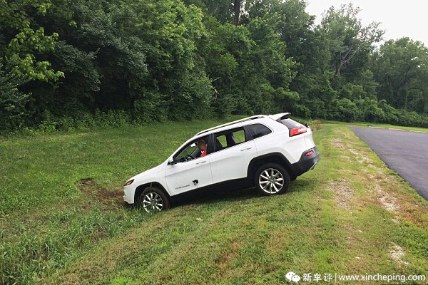 【话题】黑客远程入侵控制吉普车，车联网存安全隐患